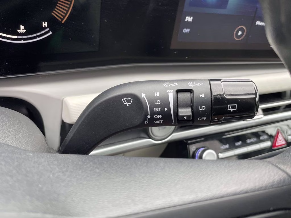 2025 Shimmering Silver Hyundai Tucson SEL FWD SUV