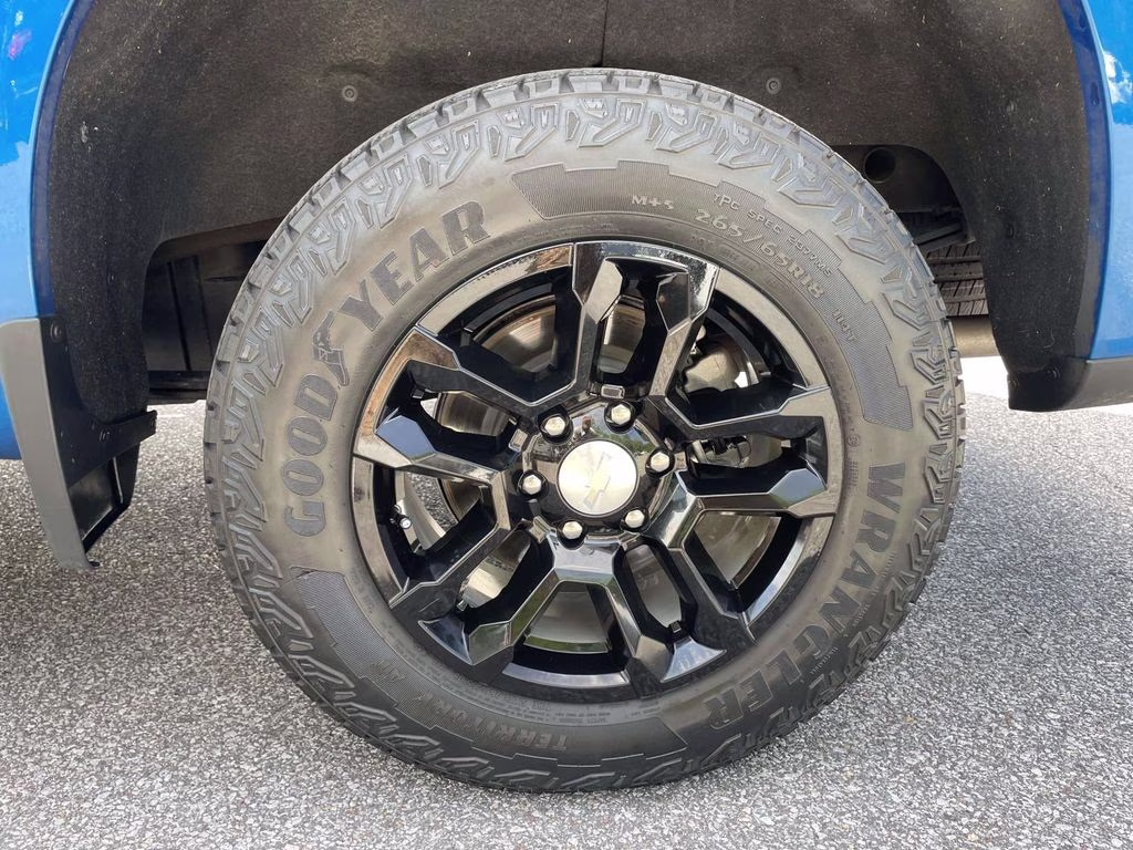 2022 Glacier Blue Metallic Chevrolet Silverado 1500 LT 4X4 Truck