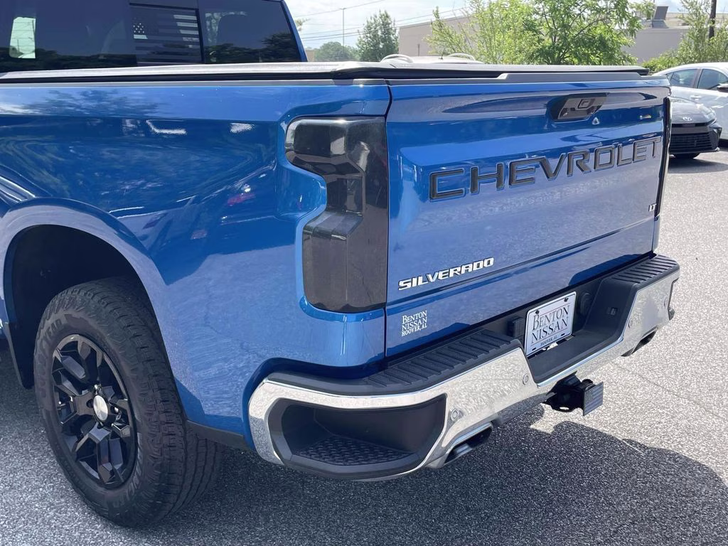 2022 Glacier Blue Metallic Chevrolet Silverado 1500 LT 4X4 Truck