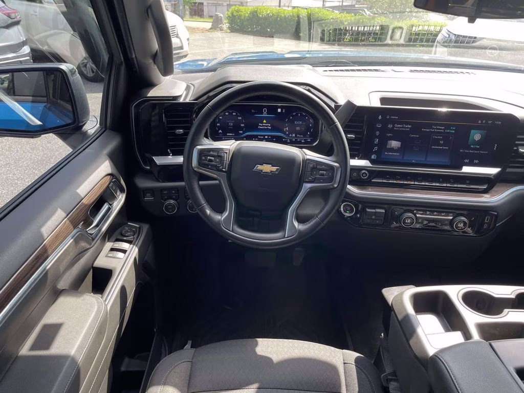 2022 Glacier Blue Metallic Chevrolet Silverado 1500 LT 4X4 Truck