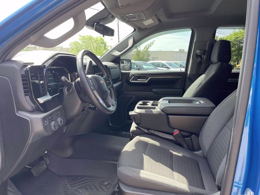 2022 Glacier Blue Metallic Chevrolet Silverado 1500 LT 4X4 Truck