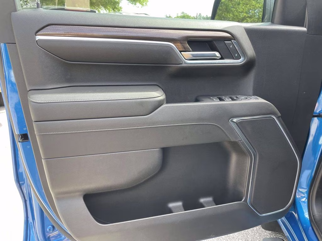 2022 Glacier Blue Metallic Chevrolet Silverado 1500 LT 4X4 Truck