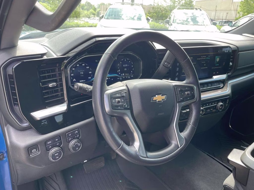 2022 Glacier Blue Metallic Chevrolet Silverado 1500 LT 4X4 Truck