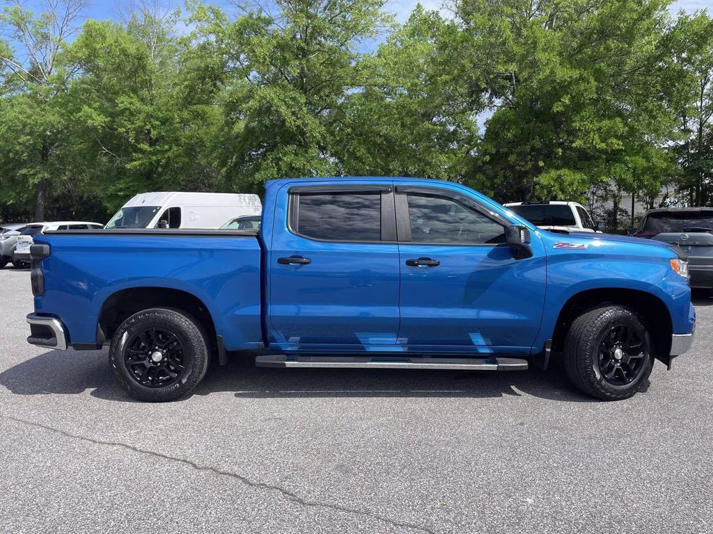 2022 Glacier Blue Metallic Chevrolet Silverado 1500 LT 4X4 Truck