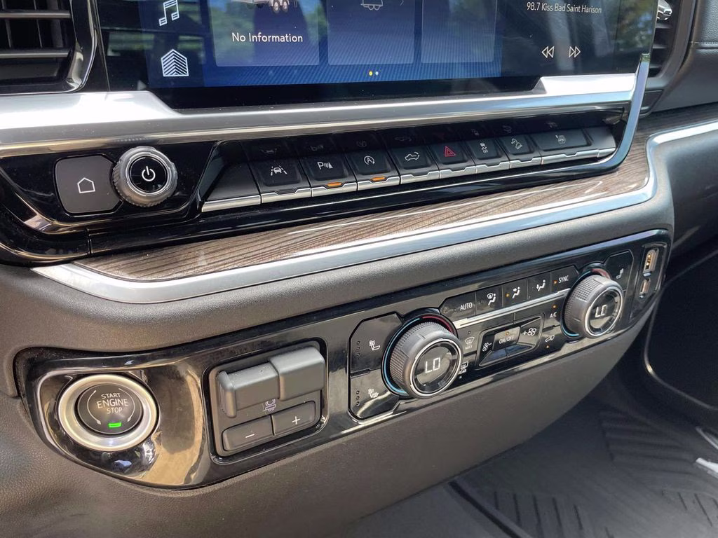 2022 Glacier Blue Metallic Chevrolet Silverado 1500 LT 4X4 Truck