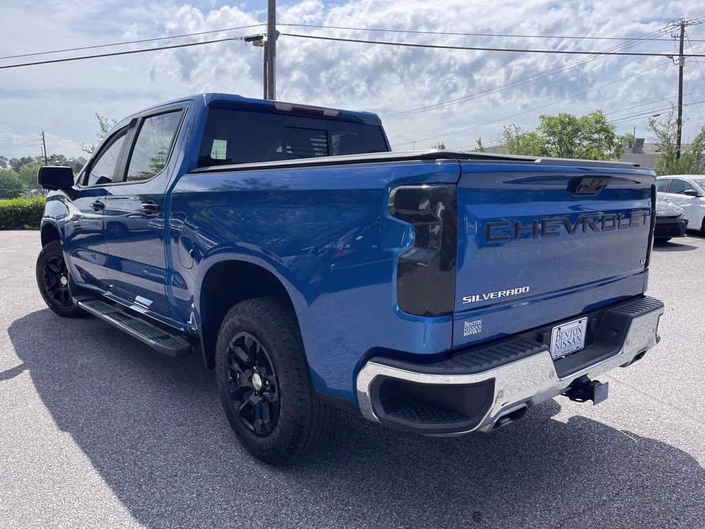 2022 Glacier Blue Metallic Chevrolet Silverado 1500 LT 4X4 Truck