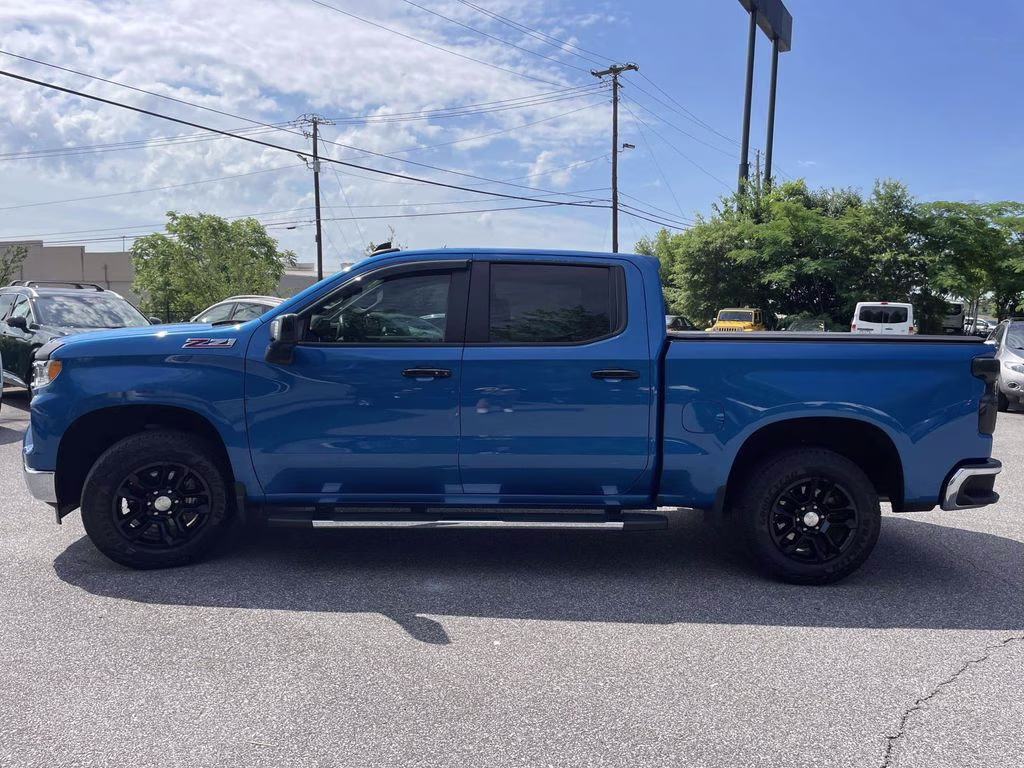 2022 Glacier Blue Metallic Chevrolet Silverado 1500 LT 4X4 Truck