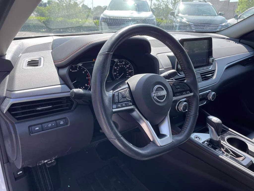 2024 Pearl White Tricoat Nissan Altima 2.5 SR FWD Sedan