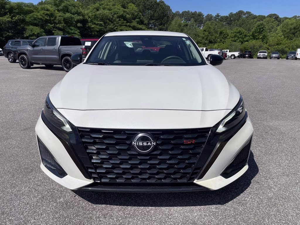 2024 Pearl White Tricoat Nissan Altima 2.5 SR FWD Sedan