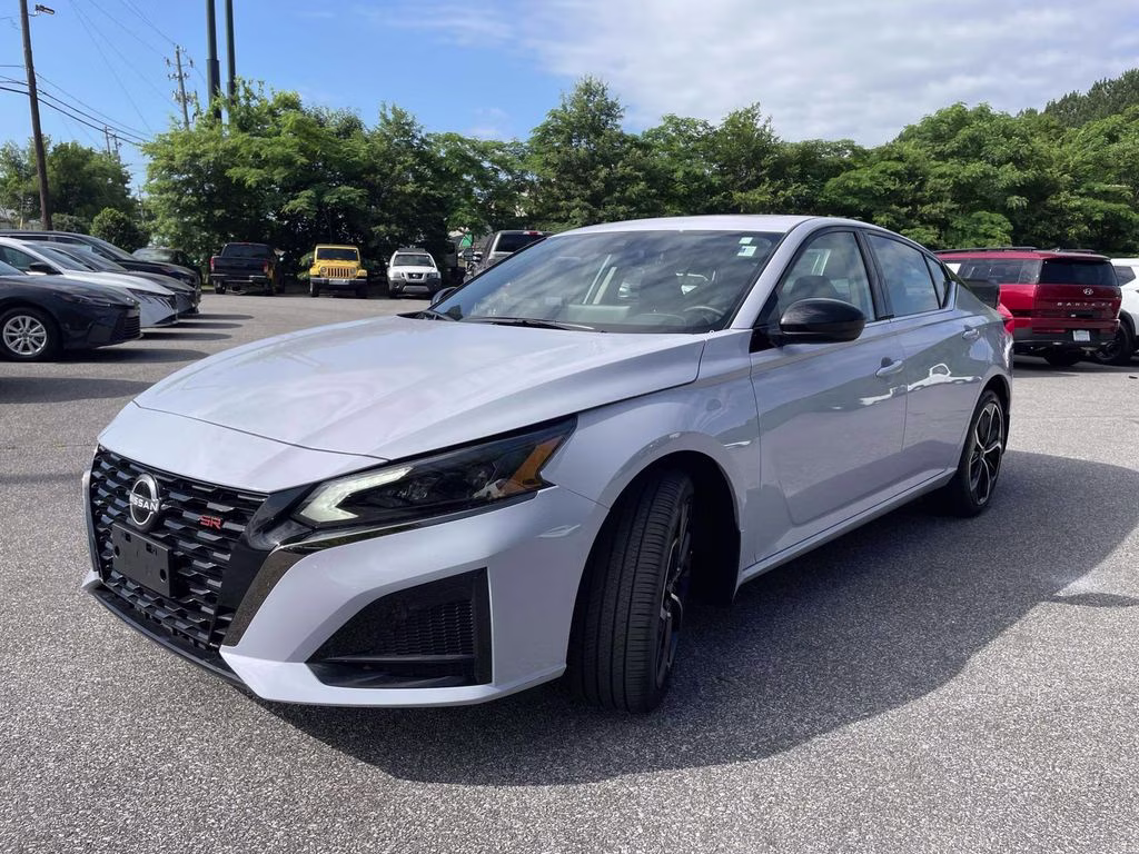 2024 Gray Sky Pearl Nissan Altima 2.5 SR AWD Sedan