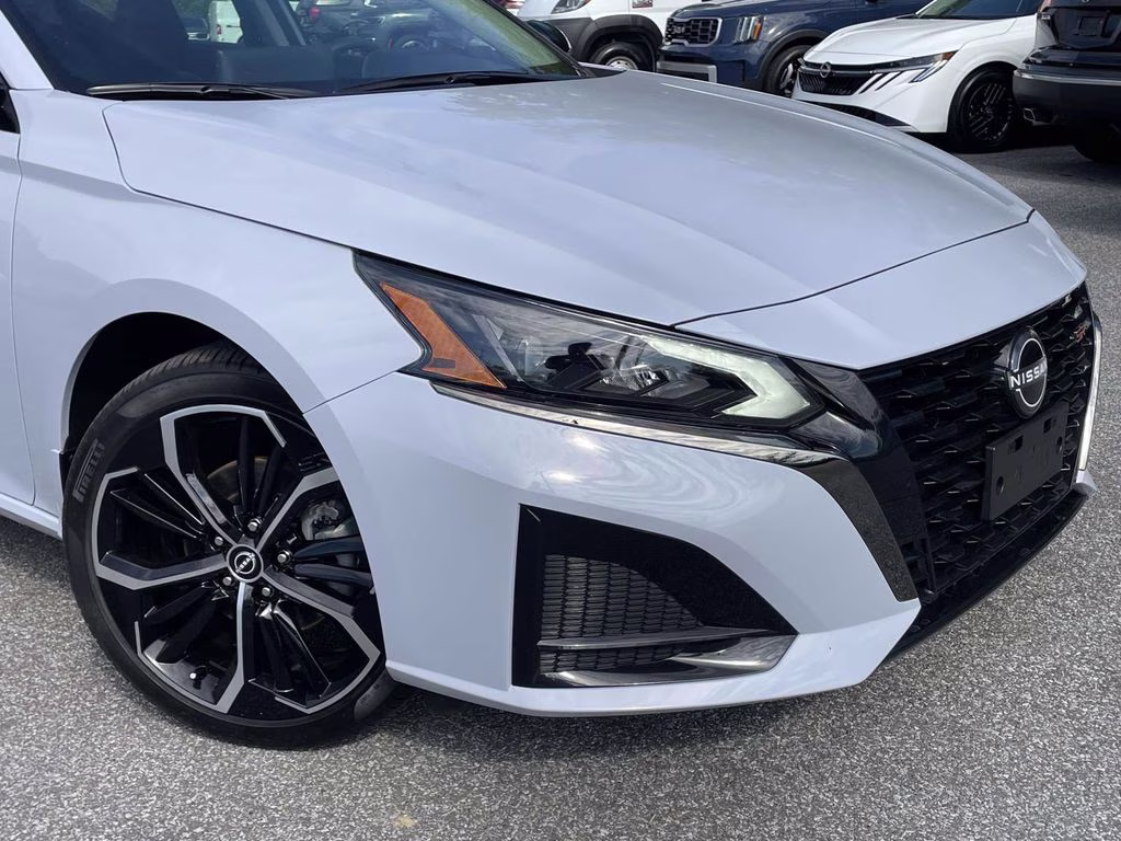 2024 Gray Sky Pearl Nissan Altima 2.5 SR AWD Sedan