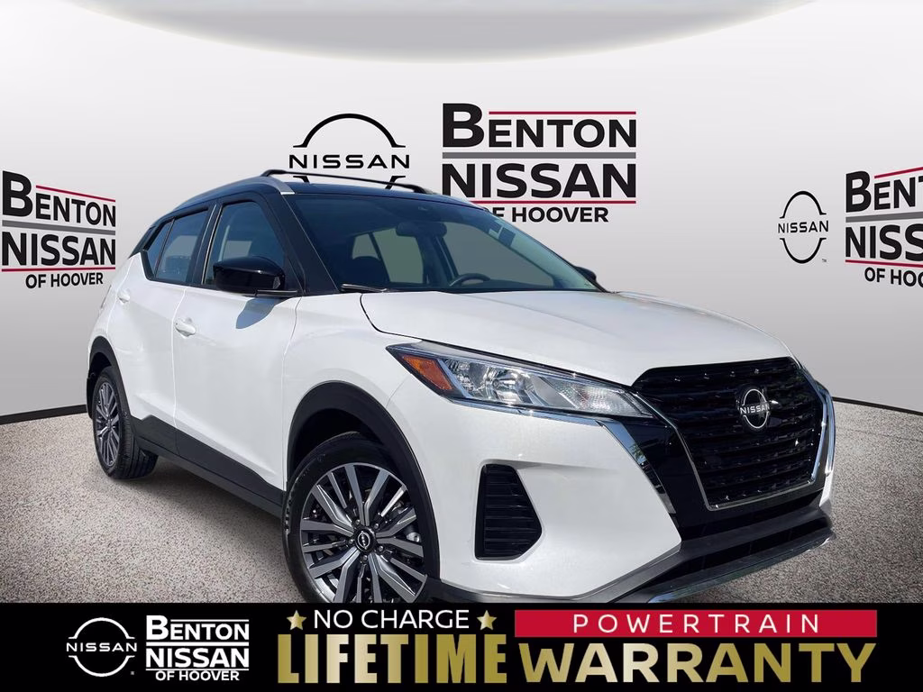 2023 Aspen White/Super Black Nissan Kicks SV FWD SUV