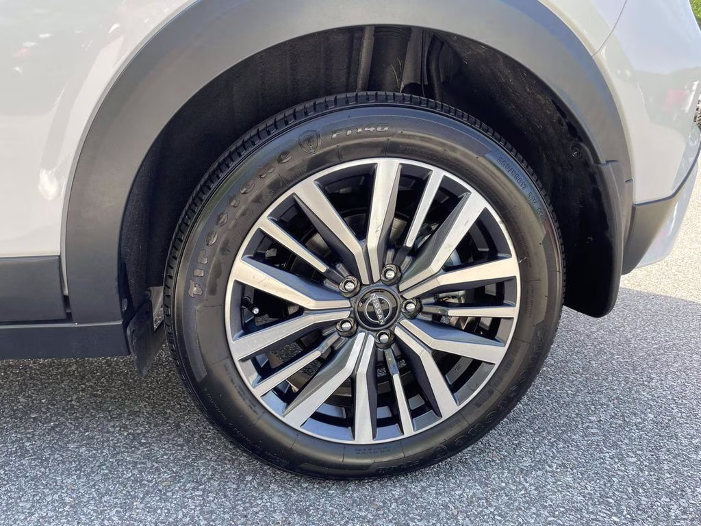2023 Aspen White/Super Black Nissan Kicks SV FWD SUV