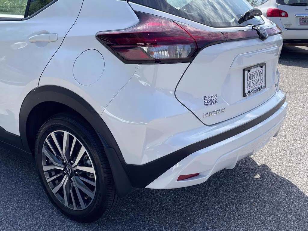 2023 Aspen White/Super Black Nissan Kicks SV FWD SUV