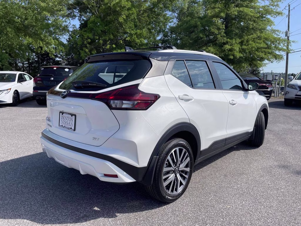2023 Aspen White/Super Black Nissan Kicks SV FWD SUV