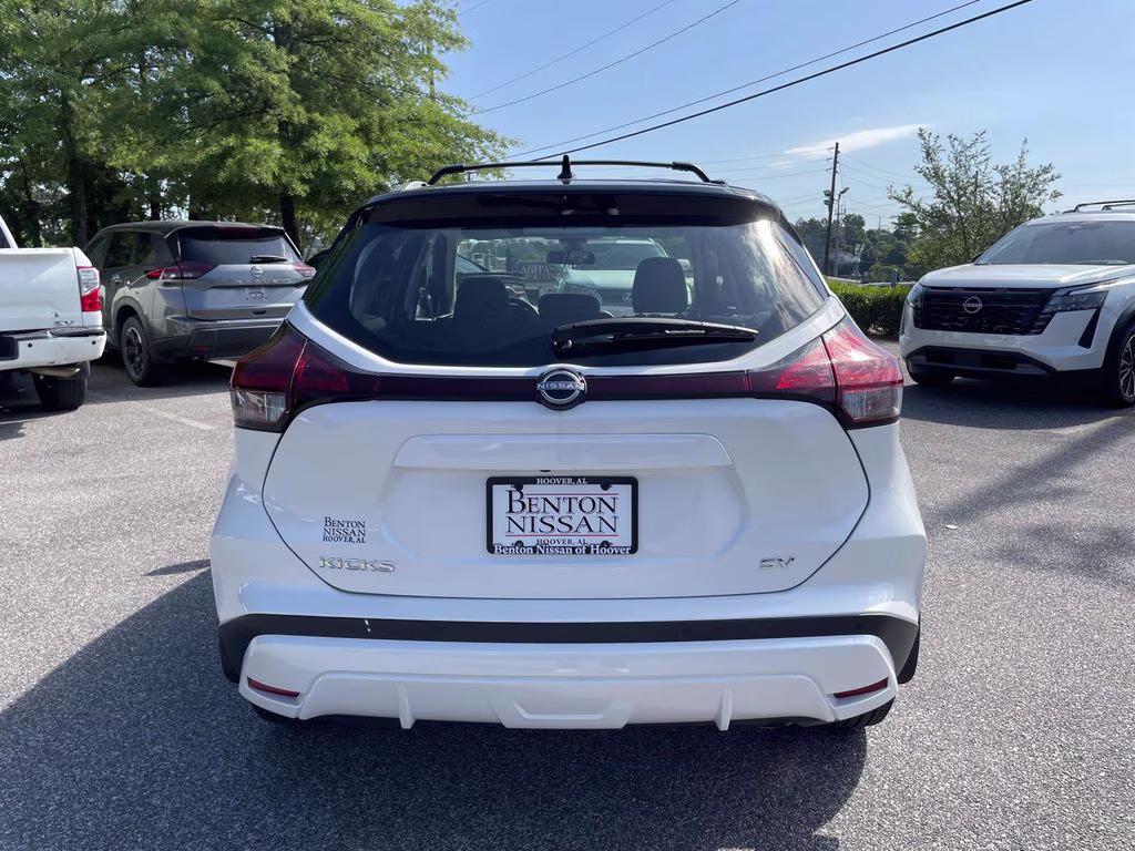 2023 Aspen White/Super Black Nissan Kicks SV FWD SUV
