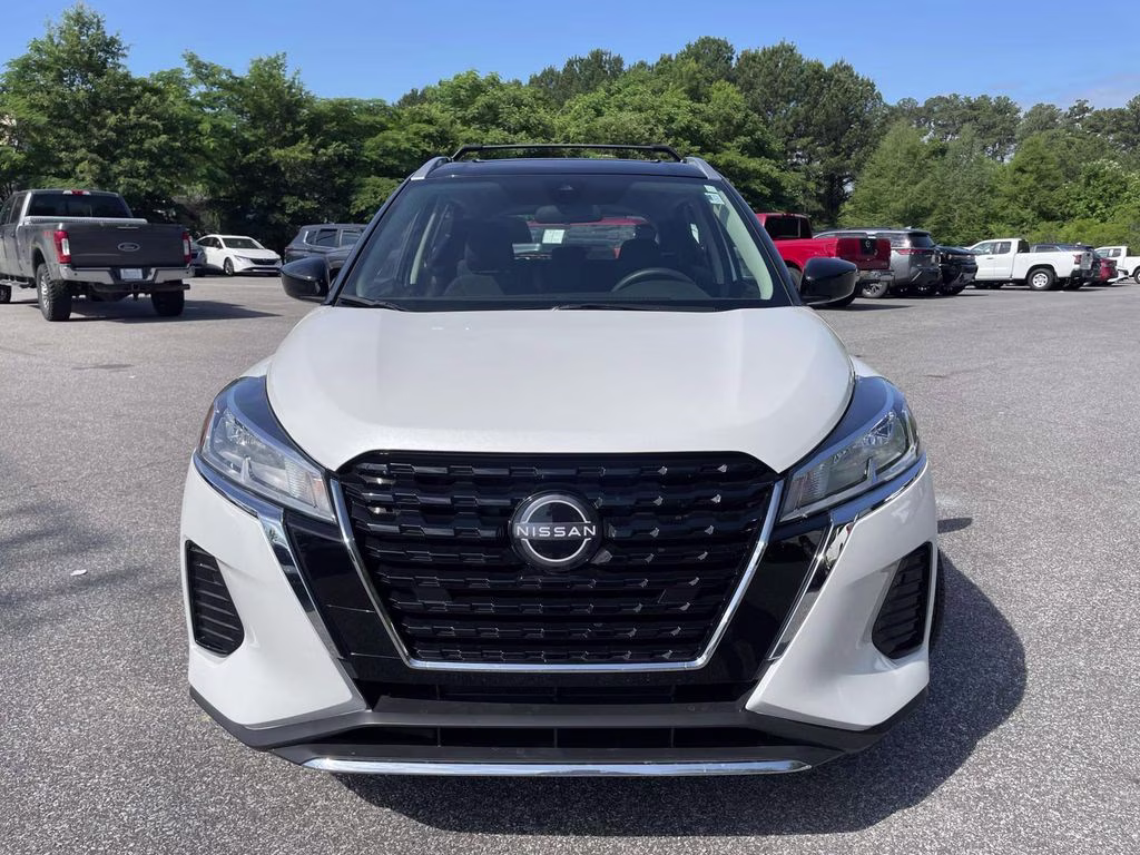 2023 Aspen White/Super Black Nissan Kicks SV FWD SUV