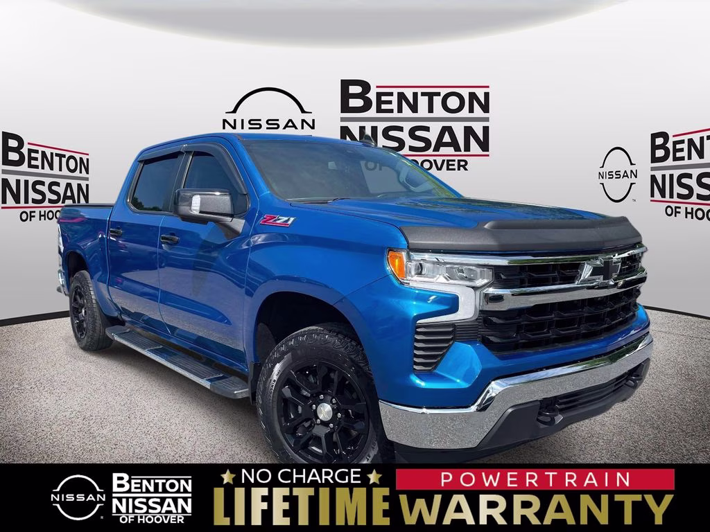 2022 Glacier Blue Metallic Chevrolet Silverado 1500 LT 4X4 Truck