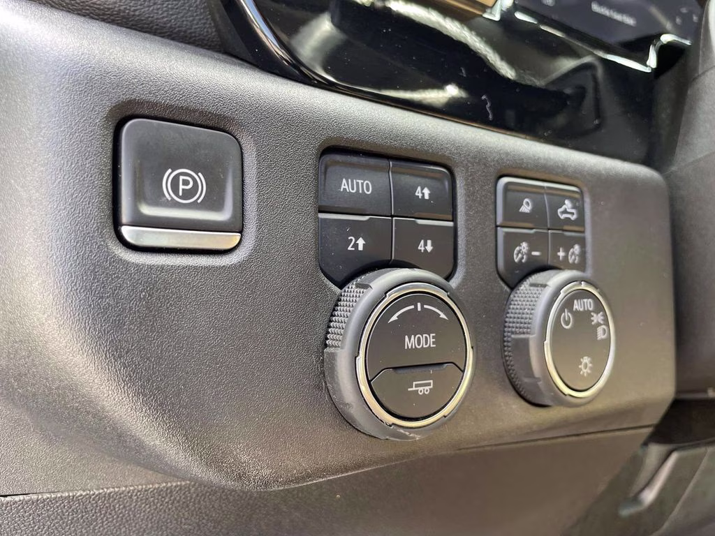 2022 Glacier Blue Metallic Chevrolet Silverado 1500 LT 4X4 Truck