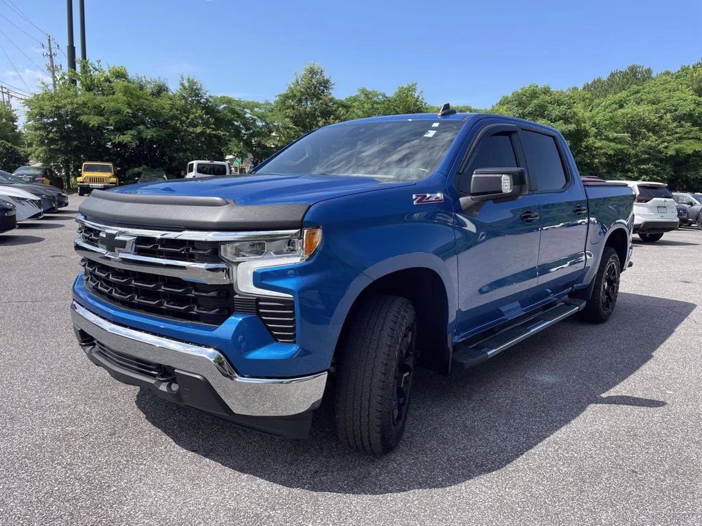 2022 Glacier Blue Metallic Chevrolet Silverado 1500 LT 4X4 Truck