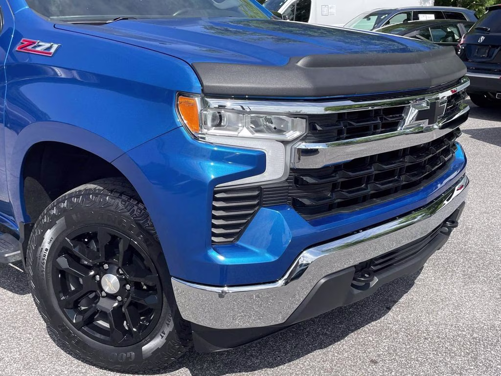 2022 Glacier Blue Metallic Chevrolet Silverado 1500 LT 4X4 Truck