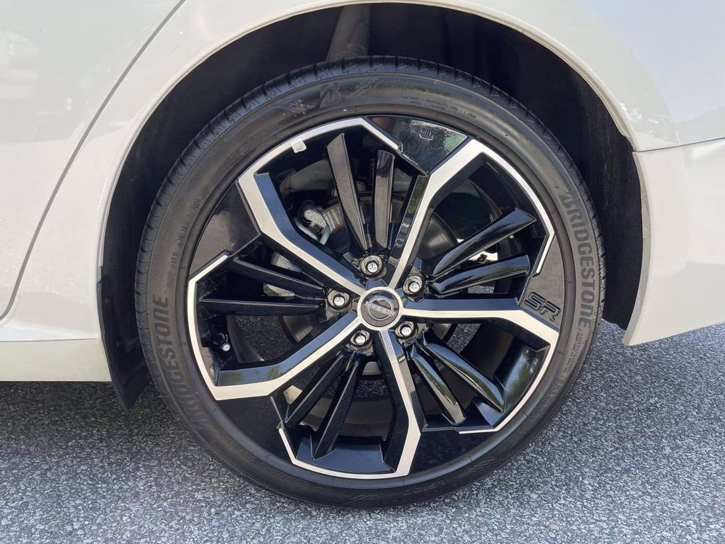 2024 Pearl White Tricoat Nissan Altima 2.5 SR FWD Sedan