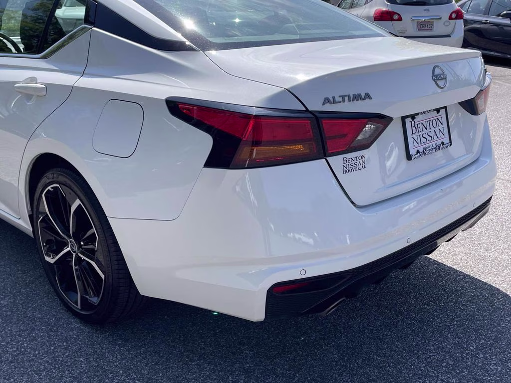 2024 Pearl White Tricoat Nissan Altima 2.5 SR FWD Sedan