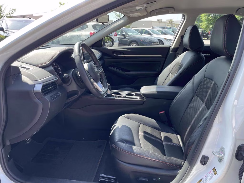 2024 Pearl White Tricoat Nissan Altima 2.5 SR FWD Sedan