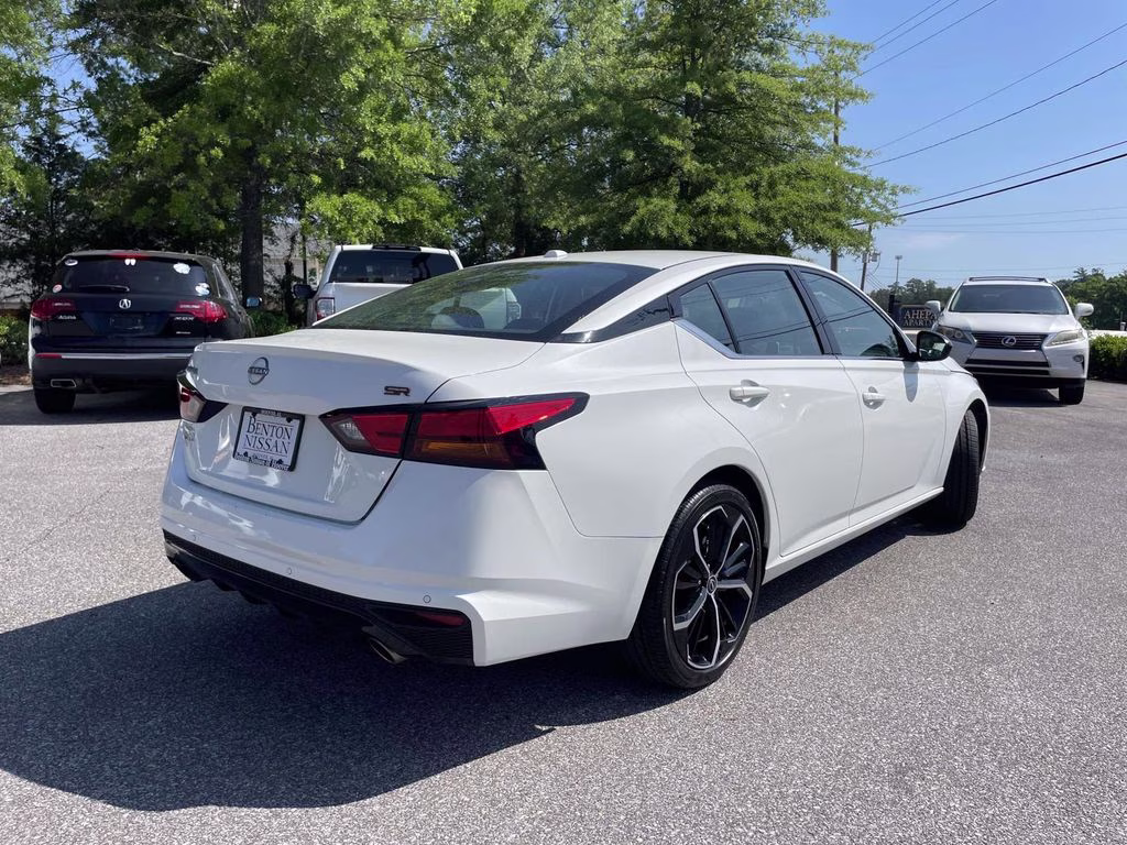 2024 Pearl White Tricoat Nissan Altima 2.5 SR FWD Sedan