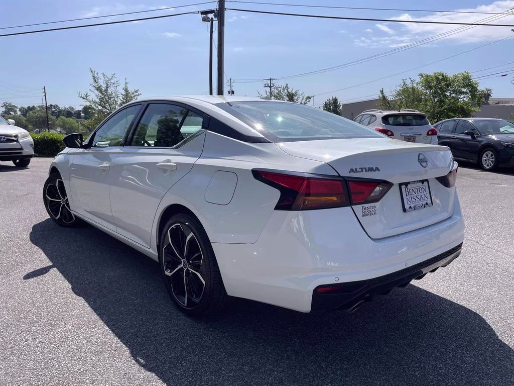 2024 Pearl White Tricoat Nissan Altima 2.5 SR FWD Sedan