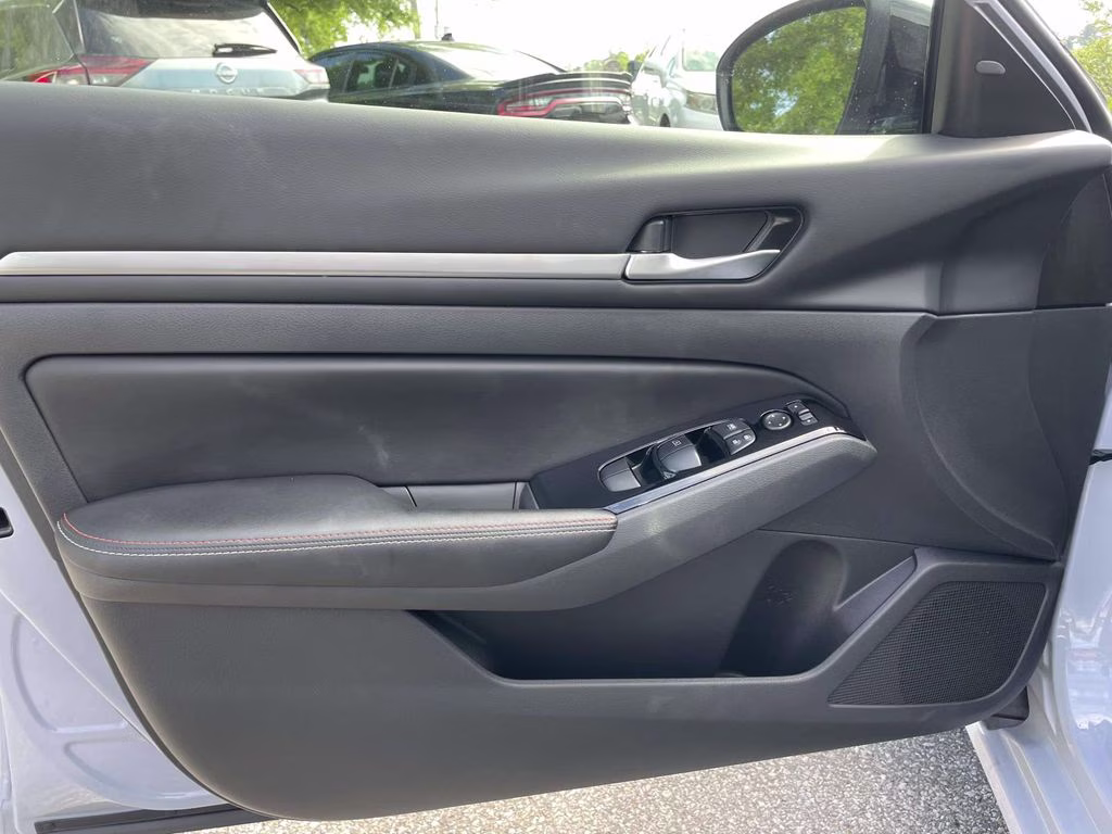 2024 Gray Sky Pearl Nissan Altima 2.5 SR AWD Sedan
