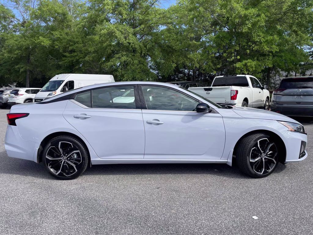 2024 Gray Sky Pearl Nissan Altima 2.5 SR AWD Sedan