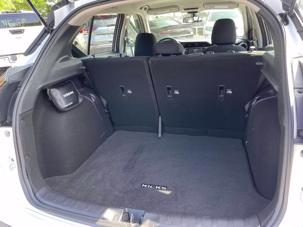 2023 Aspen White/Super Black Nissan Kicks SV FWD SUV