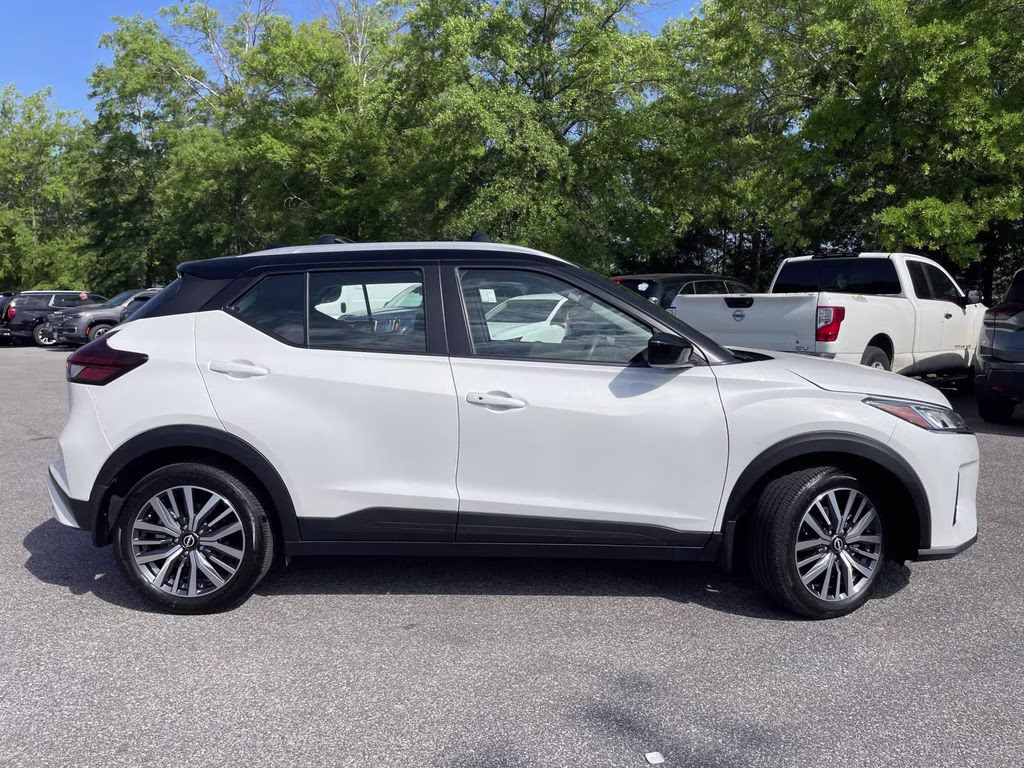 2023 Aspen White/Super Black Nissan Kicks SV FWD SUV