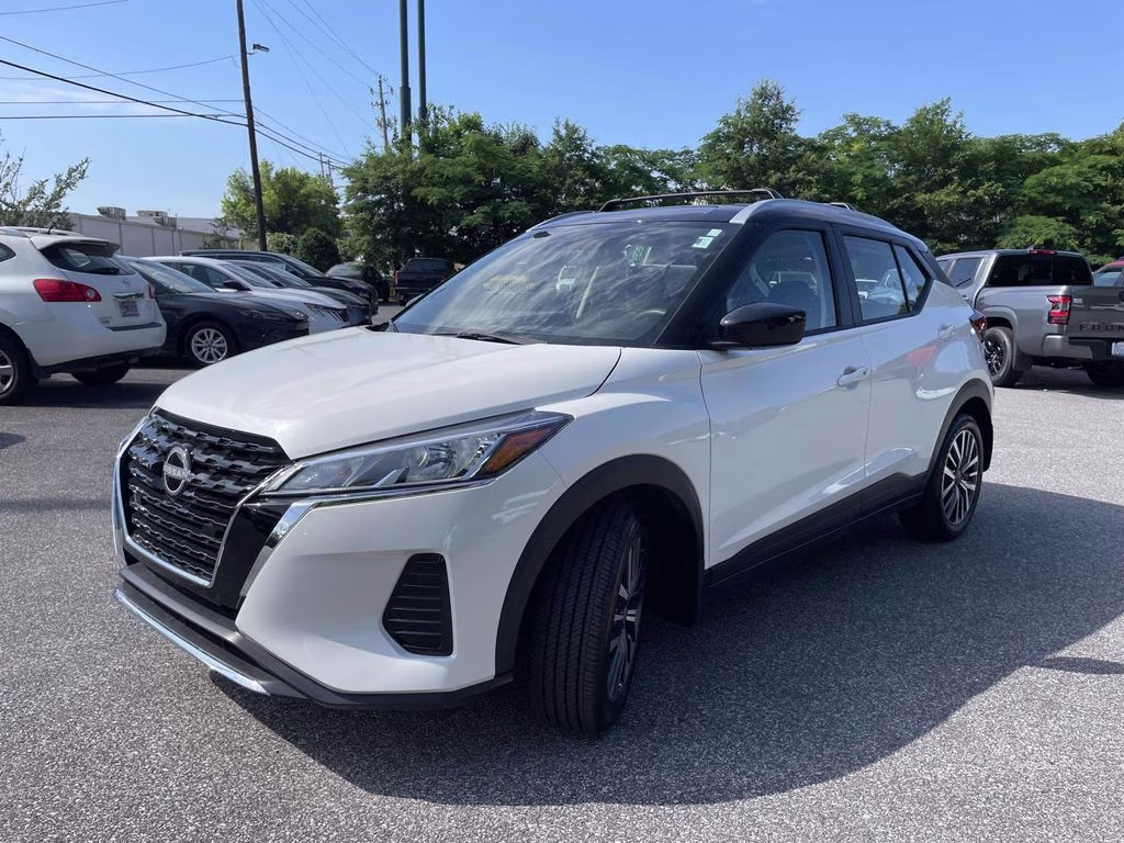 2023 Aspen White/Super Black Nissan Kicks SV FWD SUV