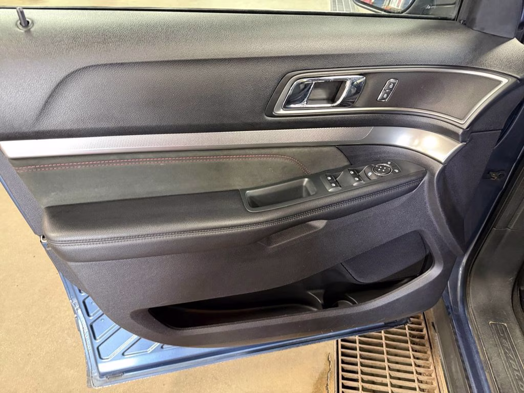 2019 Blue Metallic Ford Explorer XLT Sport Appearance w/Tow Pkg 4X4 SUV