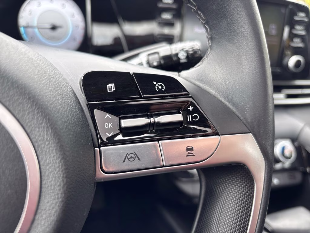 2022 Shimmering Silver Pearl Hyundai Elantra SEL FWD Sedan