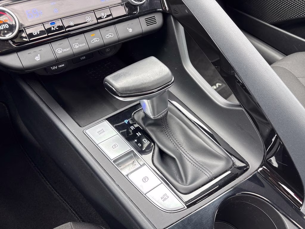 2022 Shimmering Silver Pearl Hyundai Elantra SEL FWD Sedan