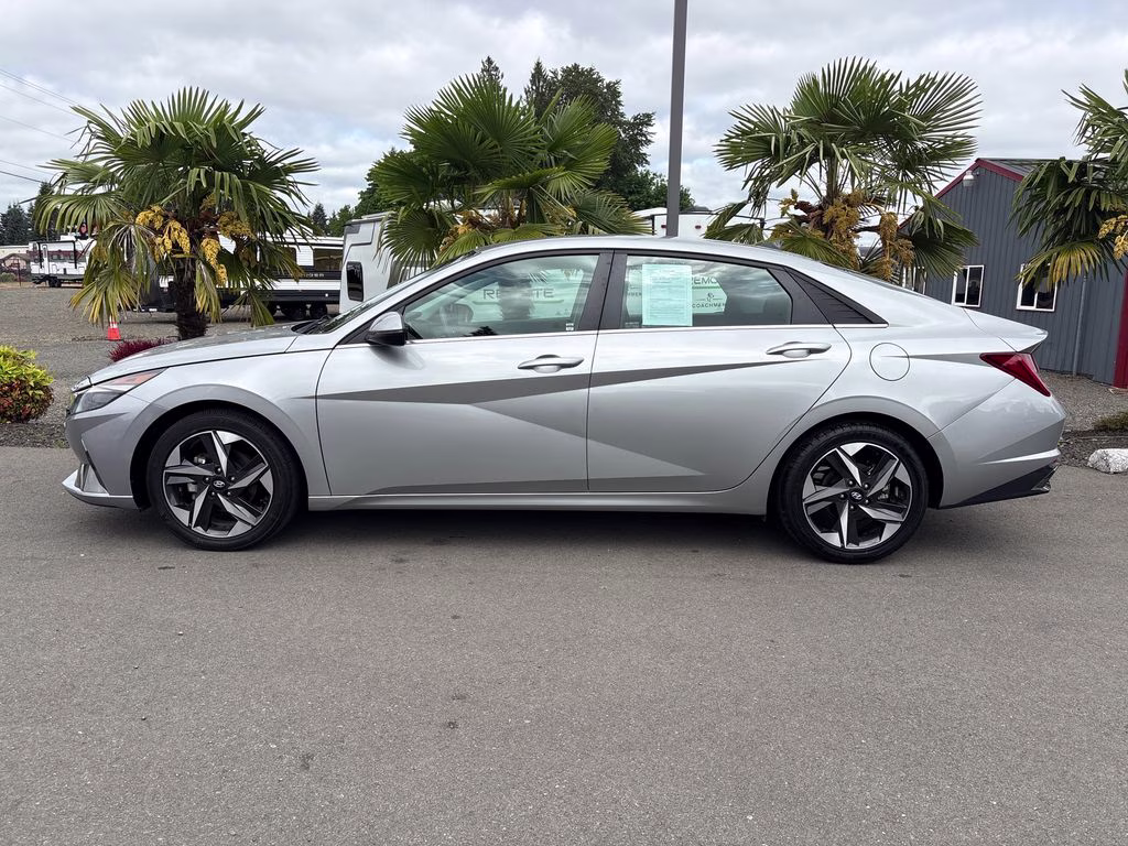 2022 Shimmering Silver Pearl Hyundai Elantra SEL FWD Sedan