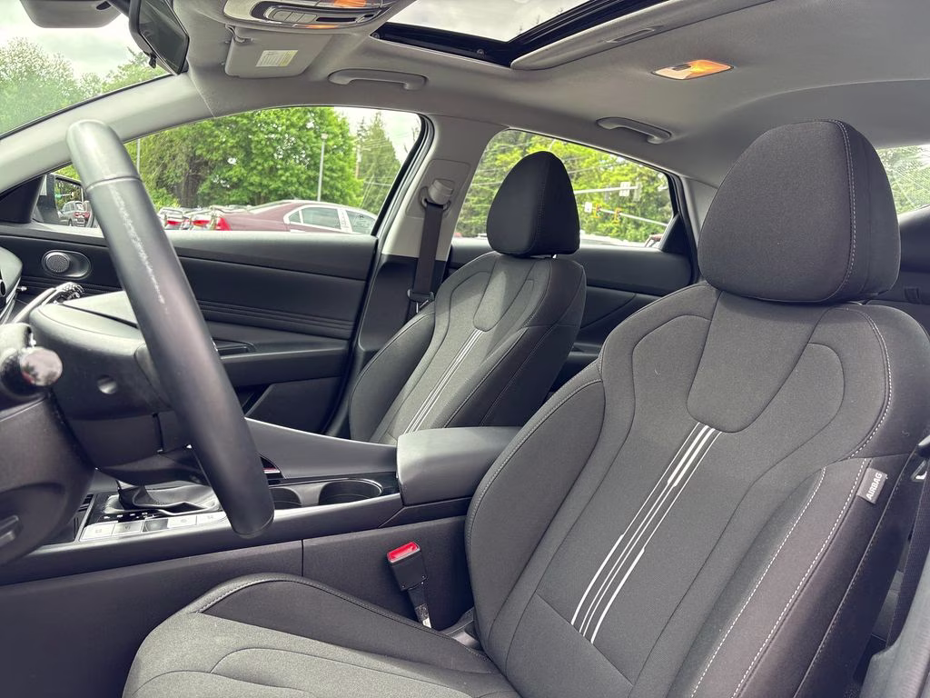 2022 Shimmering Silver Pearl Hyundai Elantra SEL FWD Sedan