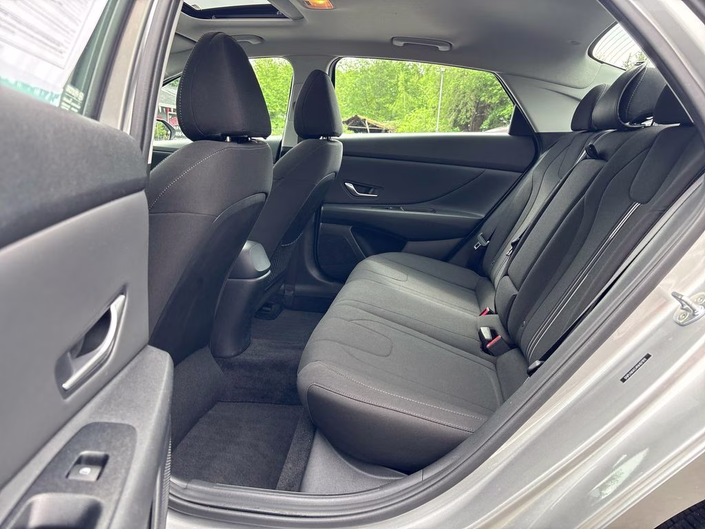 2022 Shimmering Silver Pearl Hyundai Elantra SEL FWD Sedan