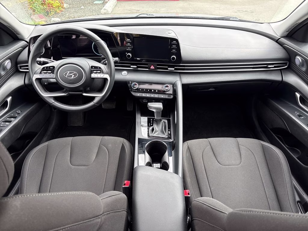 2022 Shimmering Silver Pearl Hyundai Elantra SEL FWD Sedan
