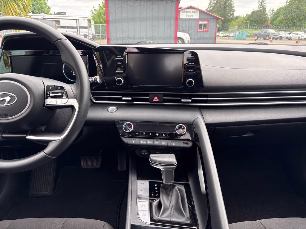 2022 Shimmering Silver Pearl Hyundai Elantra SEL FWD Sedan