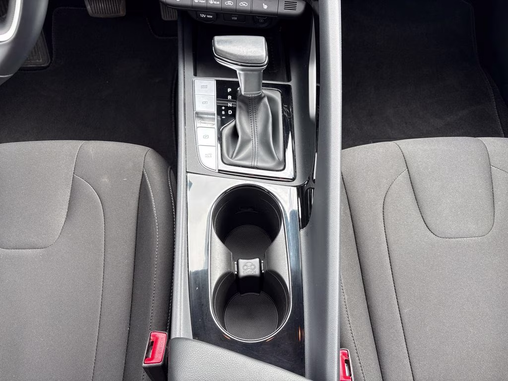 2022 Shimmering Silver Pearl Hyundai Elantra SEL FWD Sedan