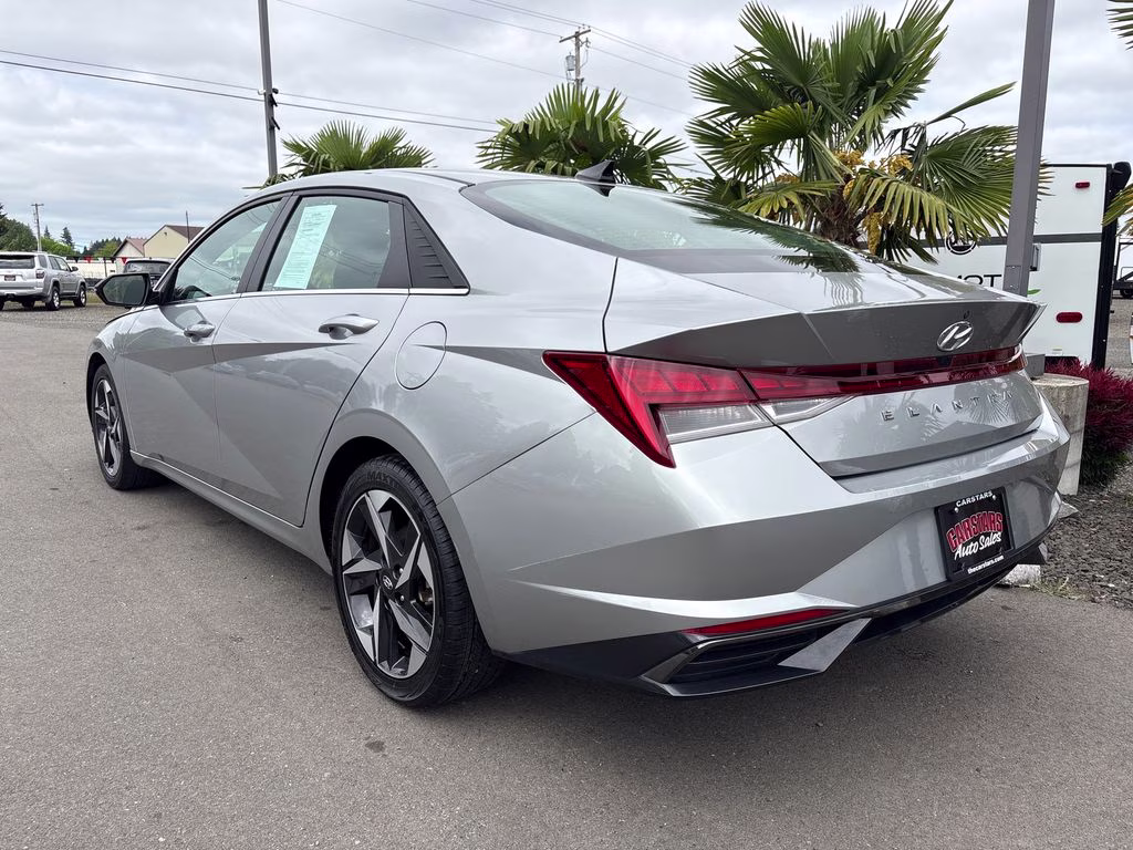 2022 Shimmering Silver Pearl Hyundai Elantra SEL FWD Sedan