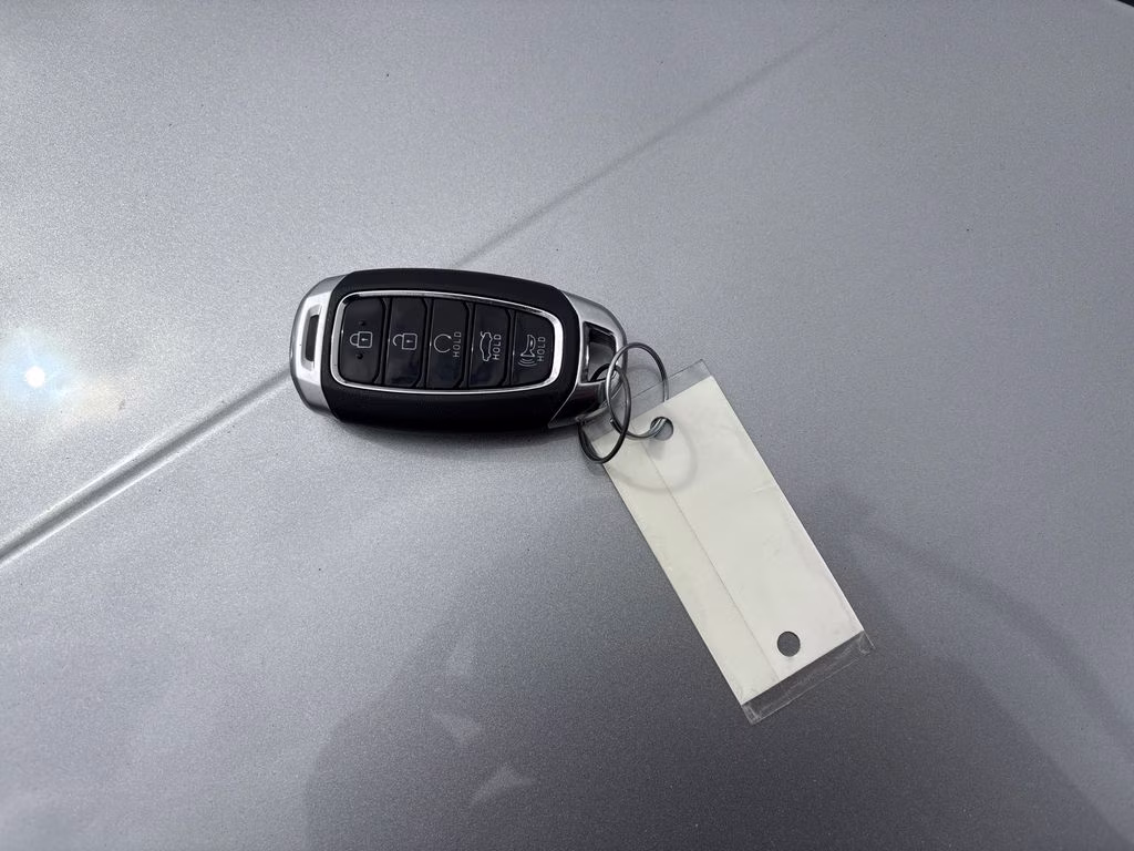 2022 Shimmering Silver Pearl Hyundai Elantra SEL FWD Sedan