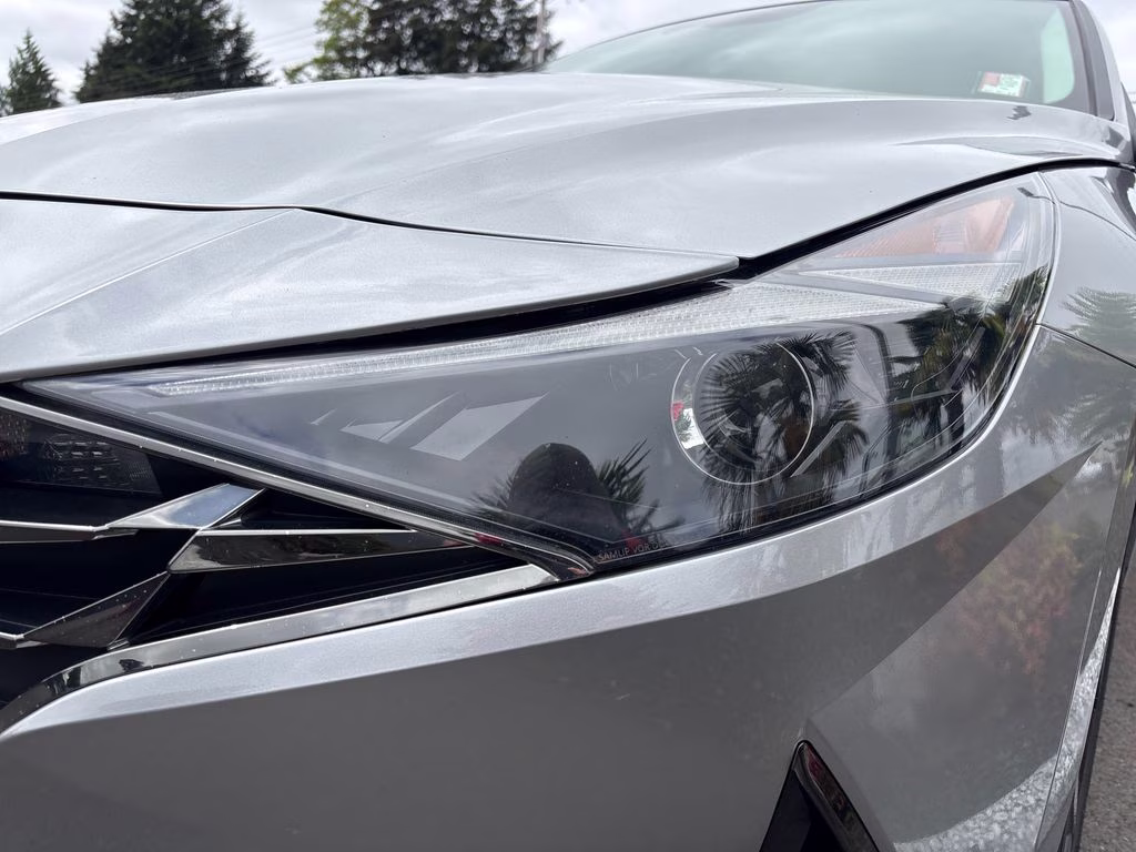 2022 Shimmering Silver Pearl Hyundai Elantra SEL FWD Sedan