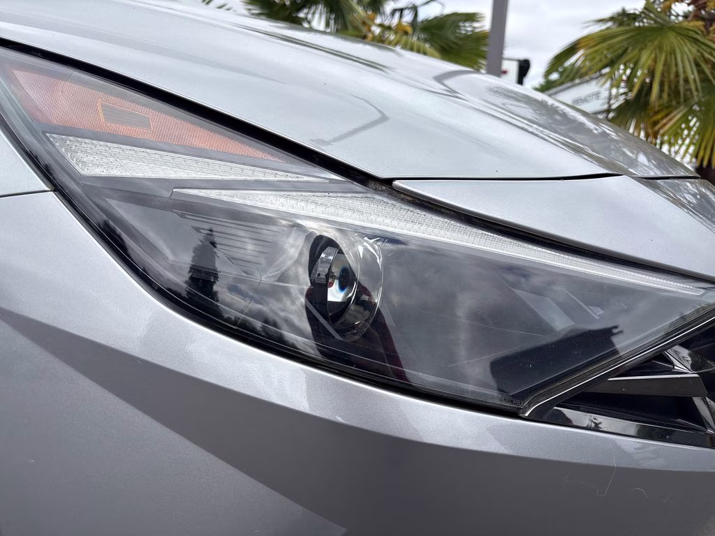 2022 Shimmering Silver Pearl Hyundai Elantra SEL FWD Sedan