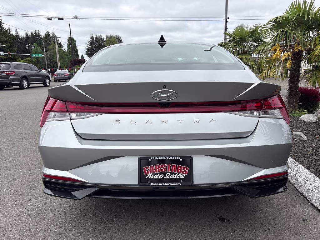 2022 Shimmering Silver Pearl Hyundai Elantra SEL FWD Sedan
