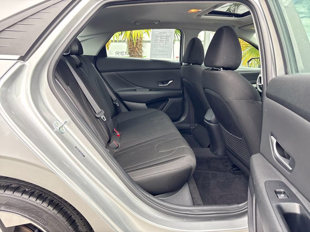2022 Shimmering Silver Pearl Hyundai Elantra SEL FWD Sedan